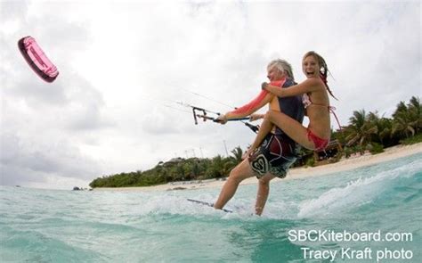 Richard Branson explains kiteboarding with naked model Denni。